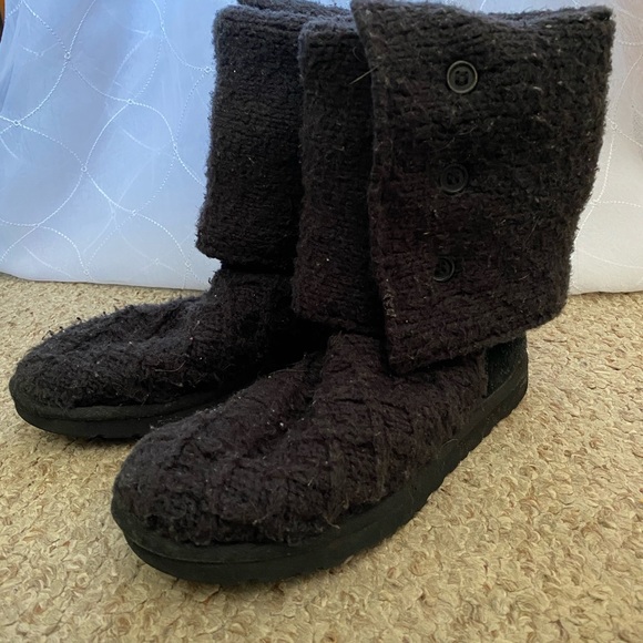 UGG Boots - Picture 2 of 5